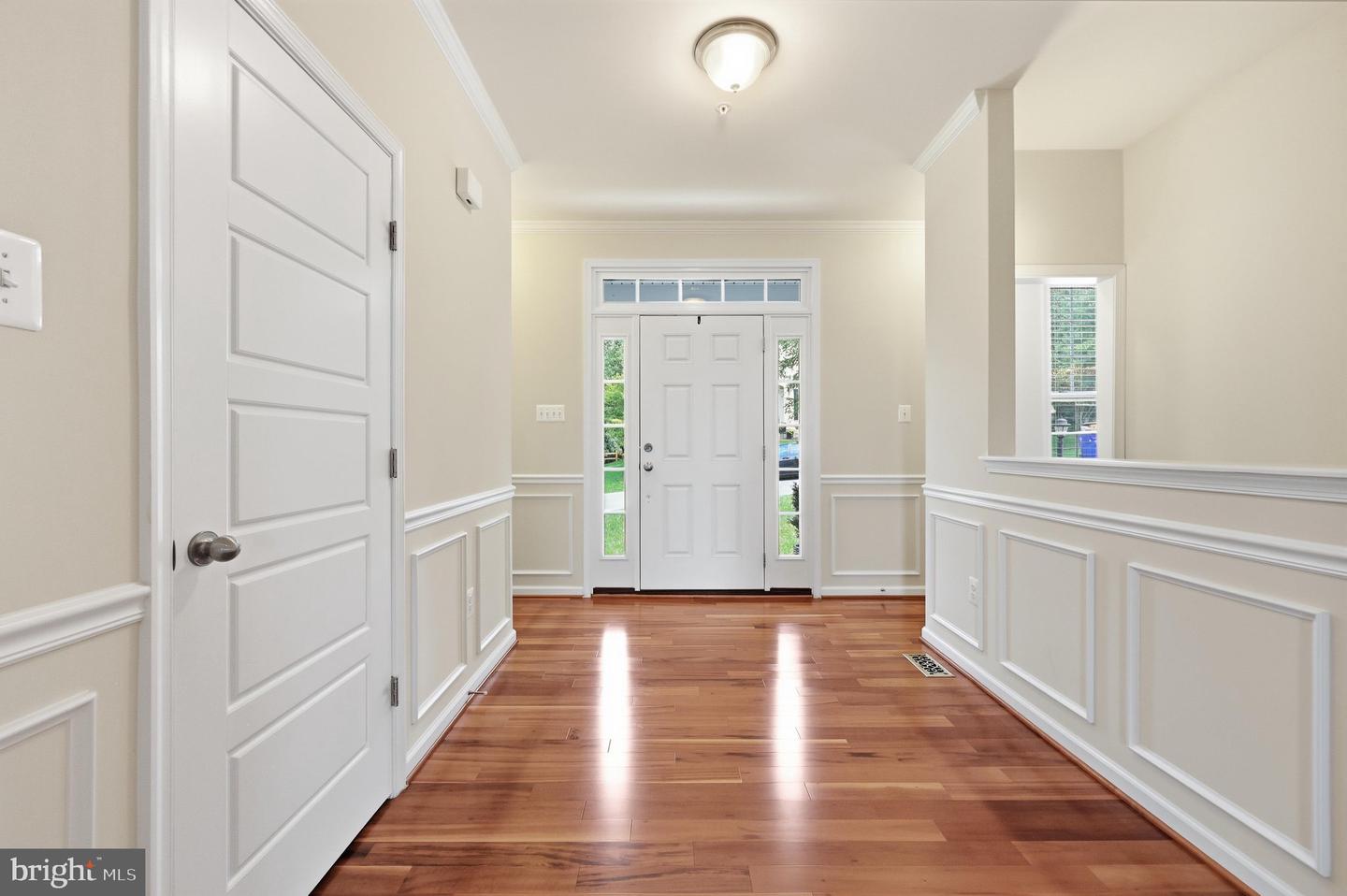 6882 Woodrise Rd Property Photo 4