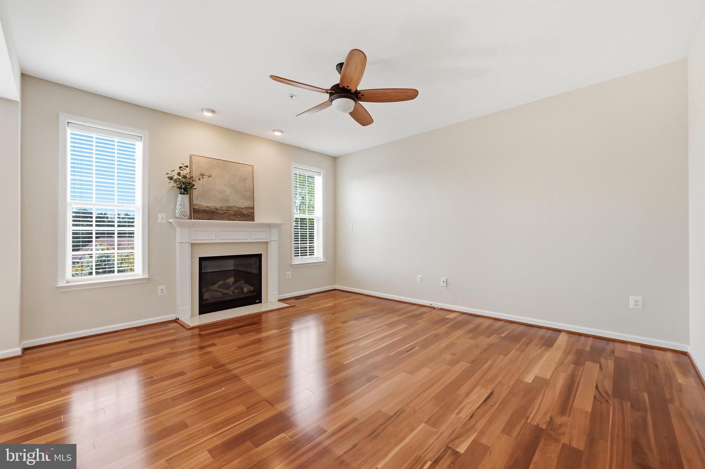 6882 Woodrise Rd Property Photo 6