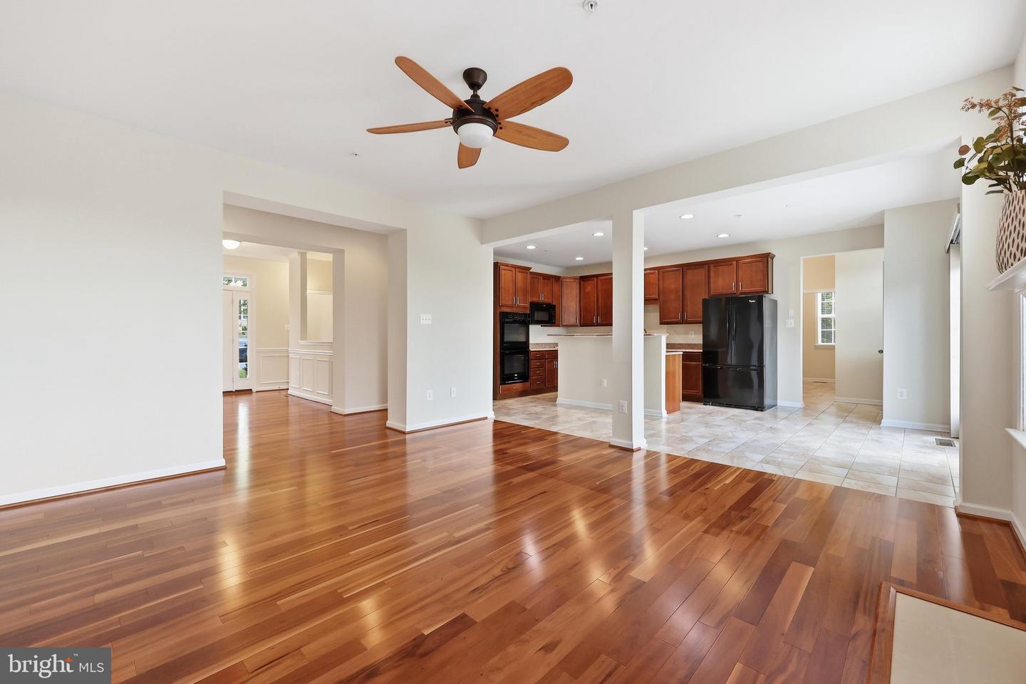 6882 Woodrise Rd Property Photo 8