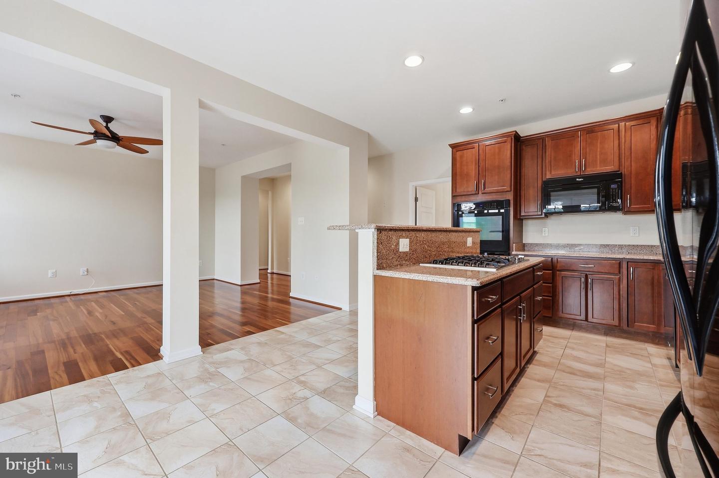 6882 Woodrise Rd Property Photo 13