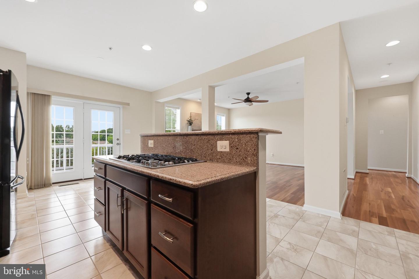 6882 Woodrise Rd Property Photo 14