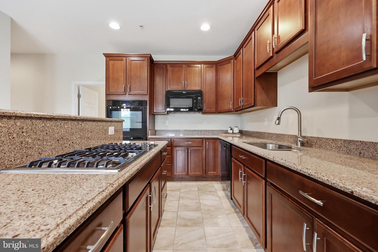 6882 Woodrise Rd Property Photo 15