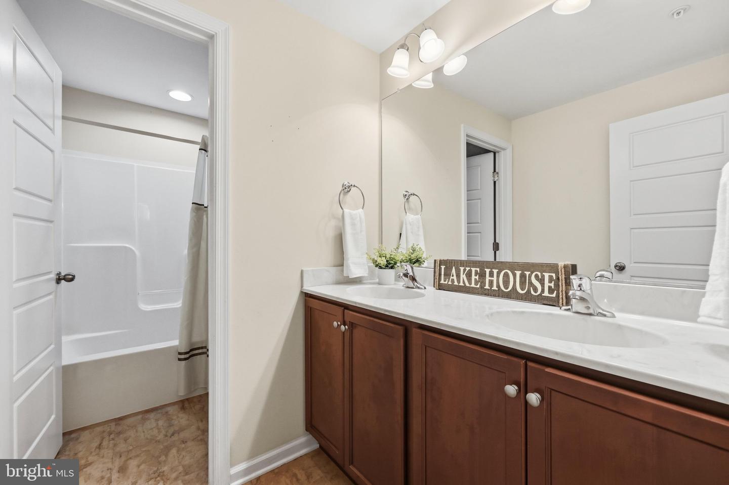 6882 Woodrise Rd Property Photo 38