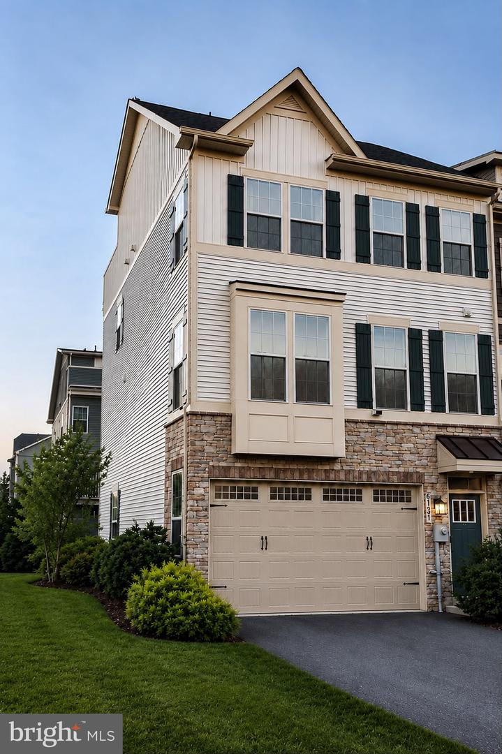 6131 ASTER VIEW LN Property Photo 1