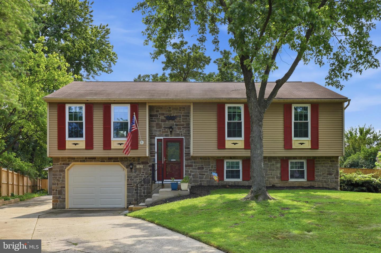 1182 Avondale Ct Property Photo 1