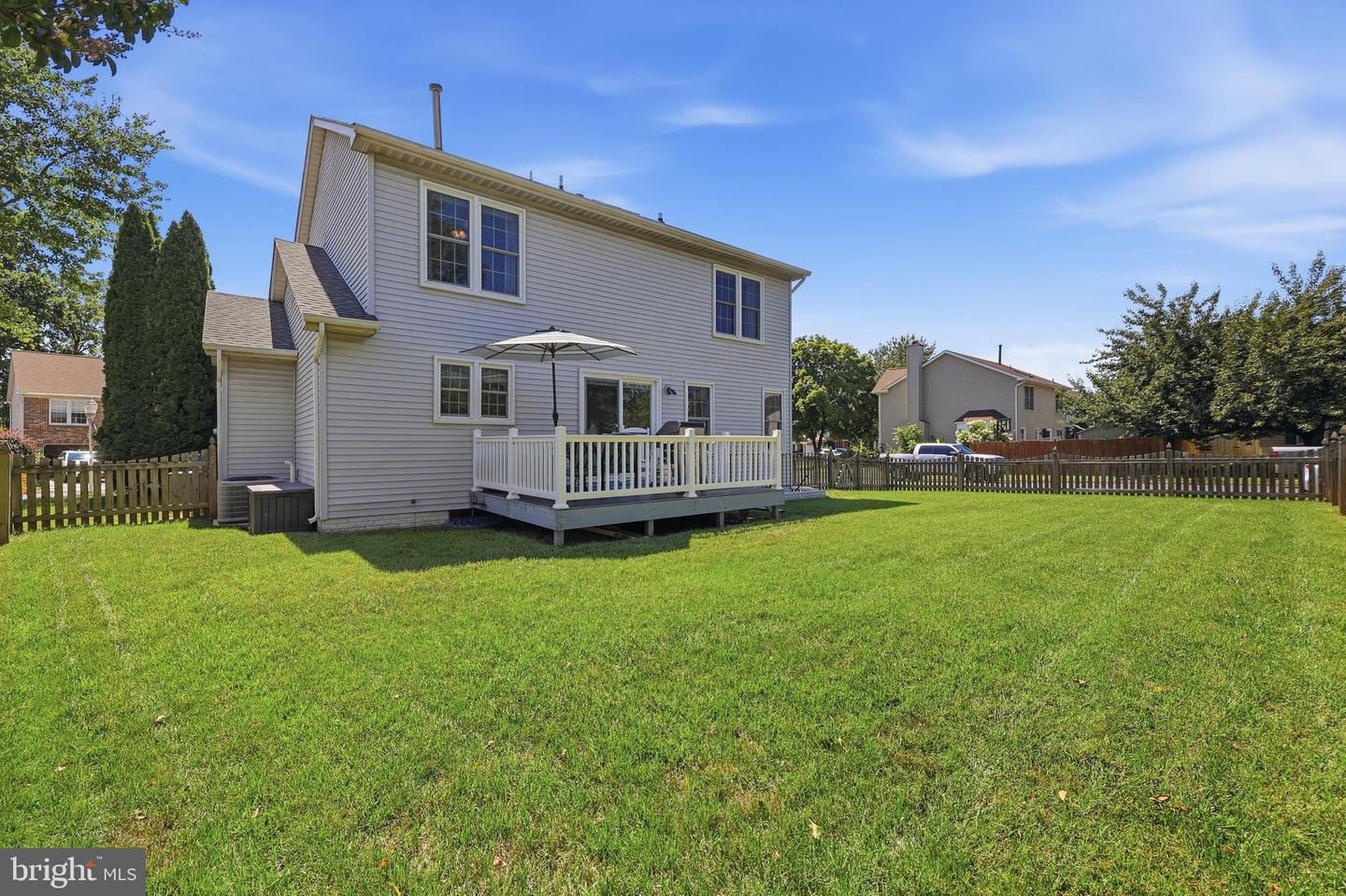 1019 Chinaberry Dr Property Photo 4