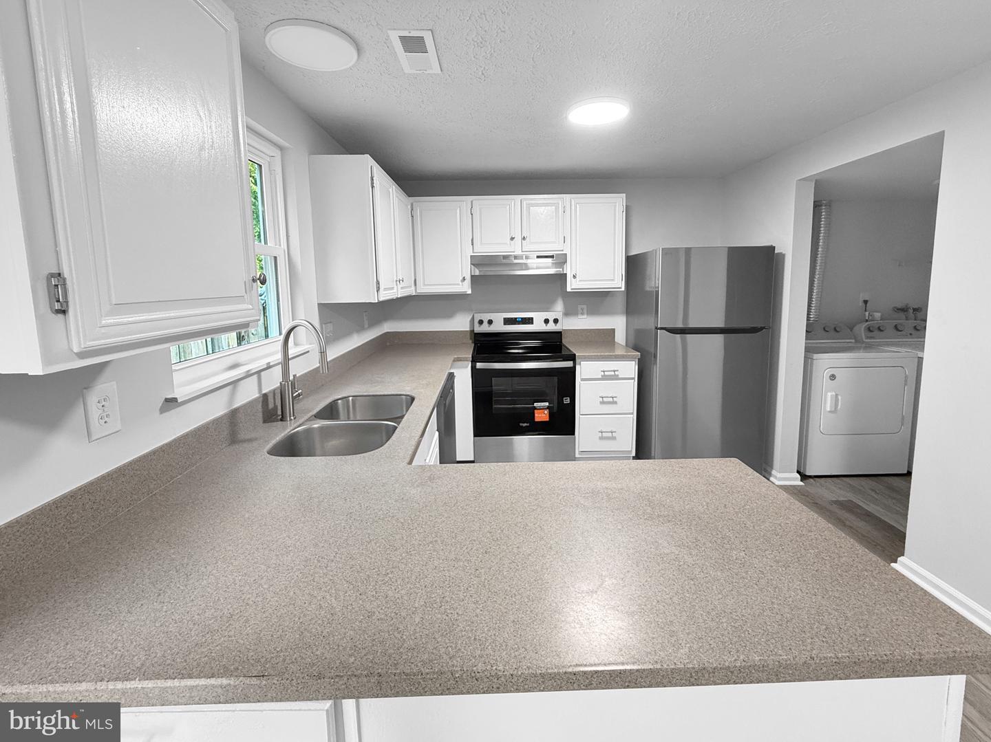 6723 Kernel Ct Property Photo 3