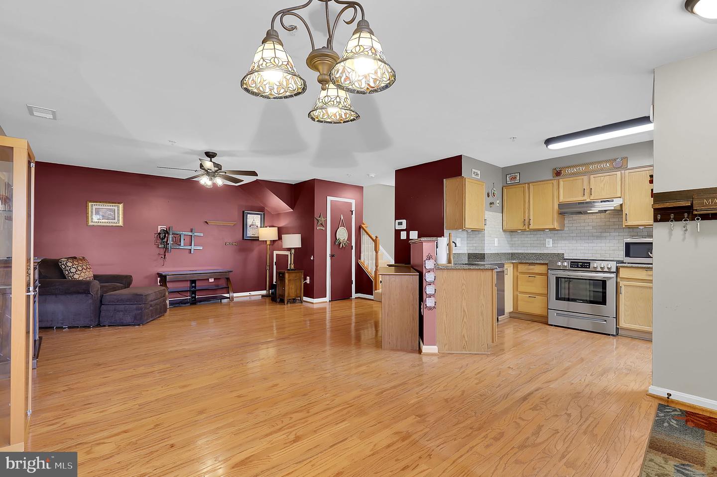 5060 Croydon Ter Property Photo 4
