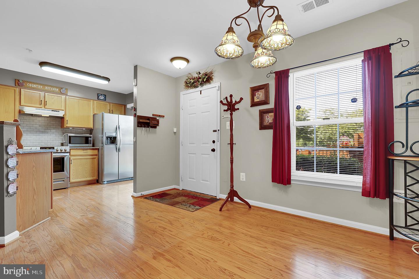 5060 Croydon Ter Property Photo 7