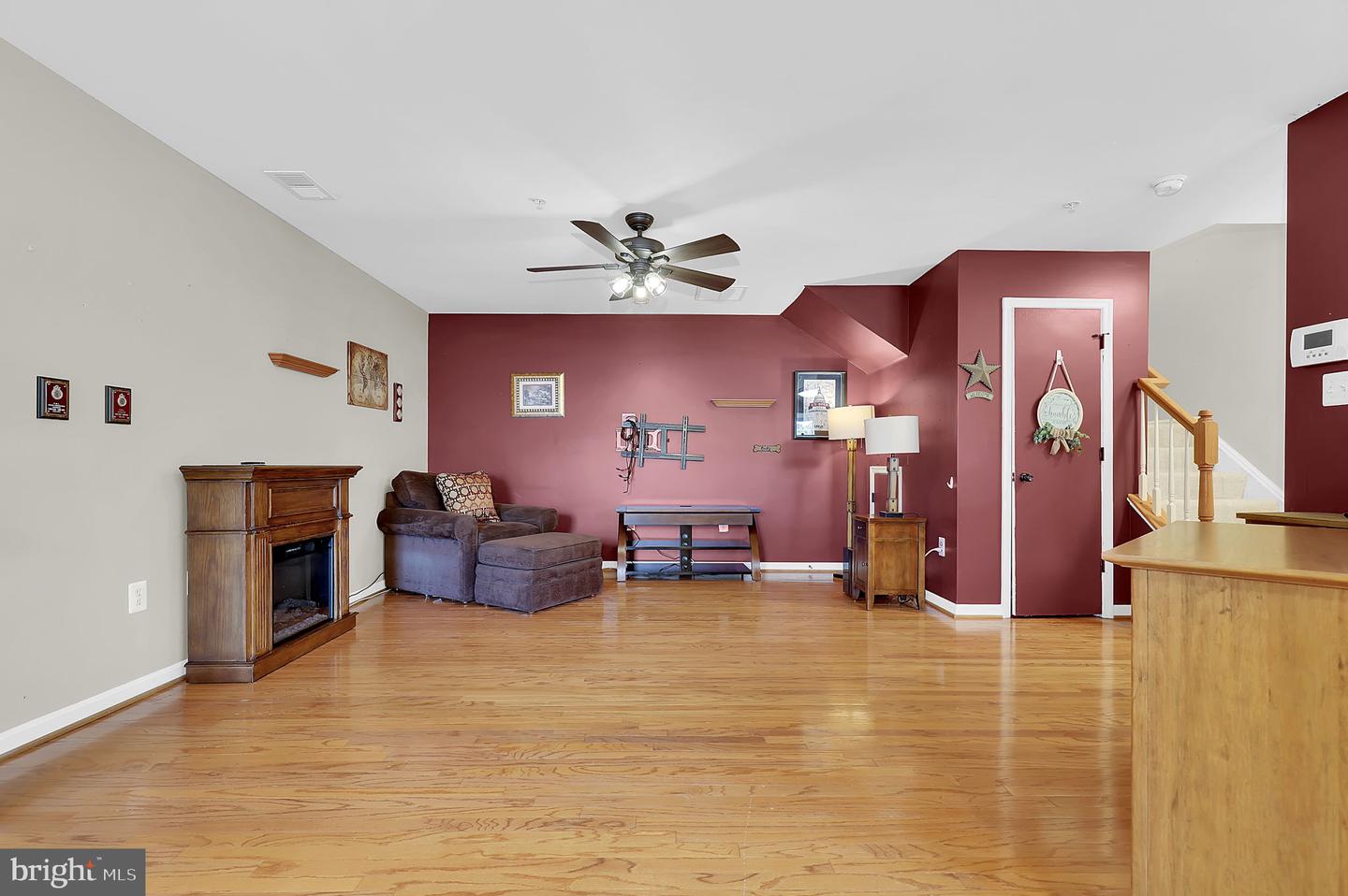 5060 Croydon Ter Property Photo 8