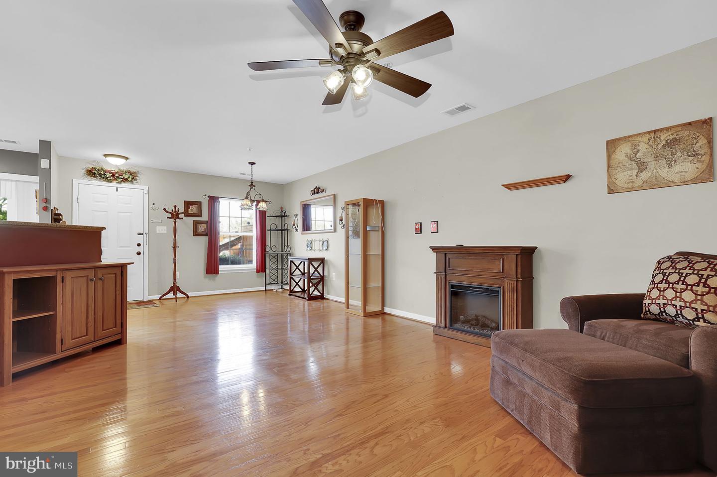 5060 Croydon Ter Property Photo 9