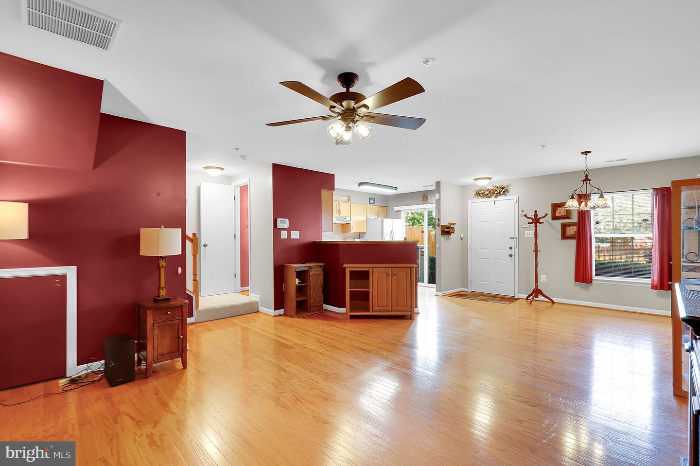 5060 Croydon Ter Property Photo 10