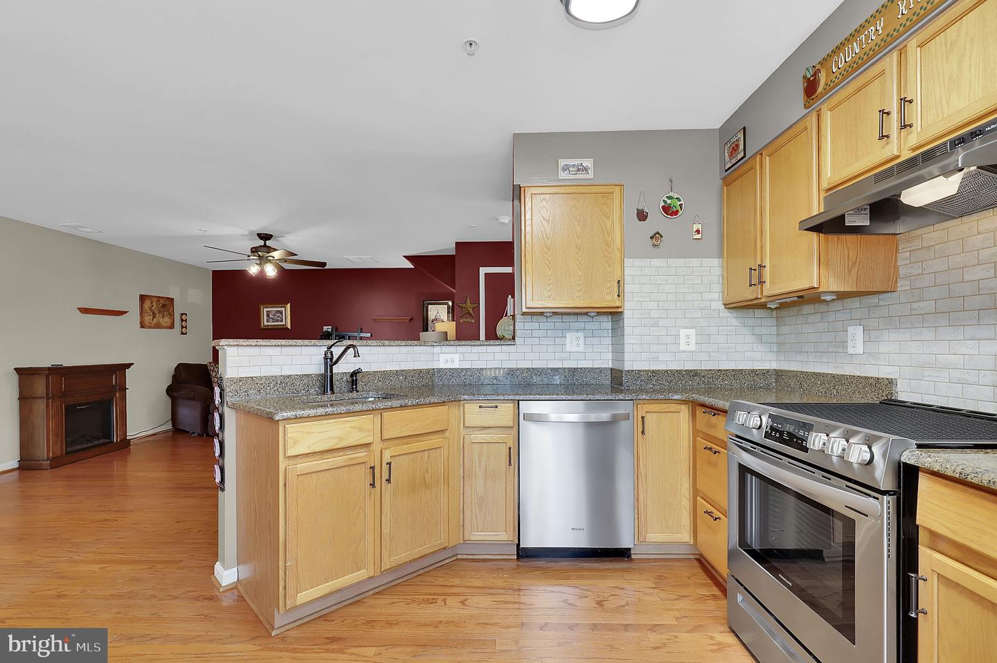 5060 Croydon Ter Property Photo 14
