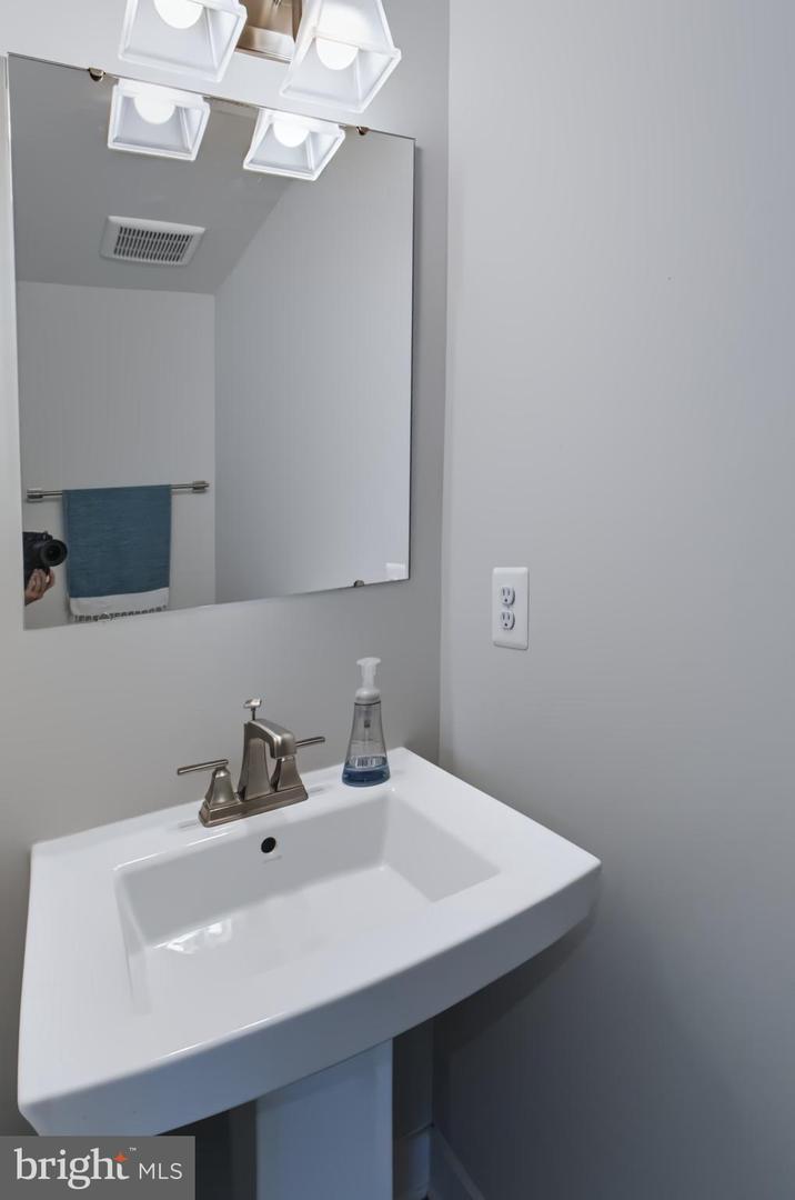 5920 Etterbeek St Property Photo 29
