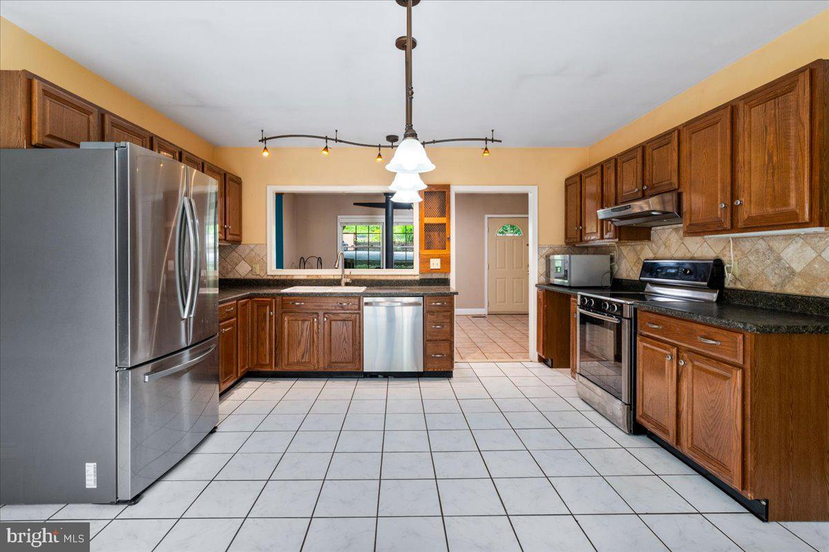 7622 Black Rd Property Photo 2