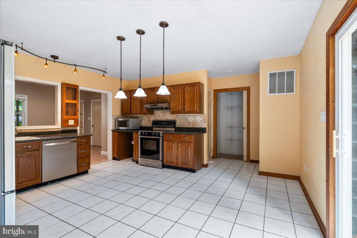 7622 Black Rd Property Photo 3