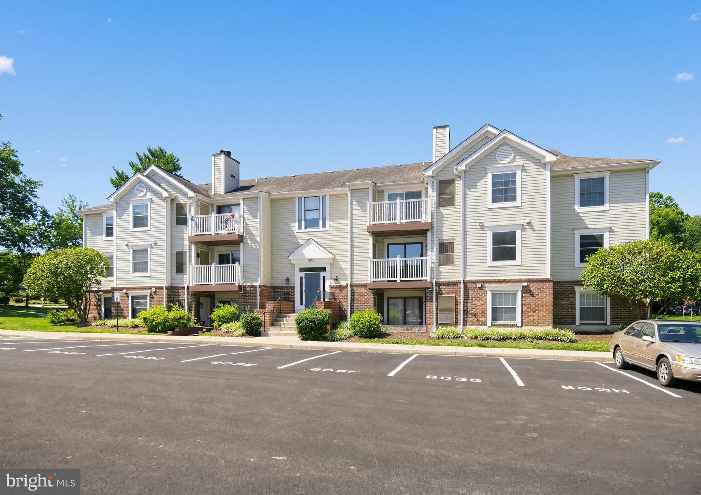 803 Stratford Way #b Property Photo 1