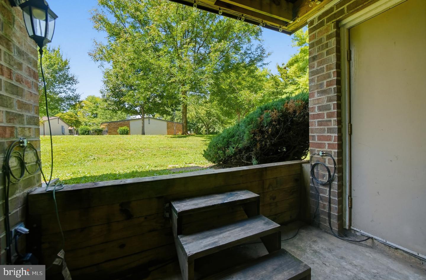 803 Stratford Way #b Property Photo 4