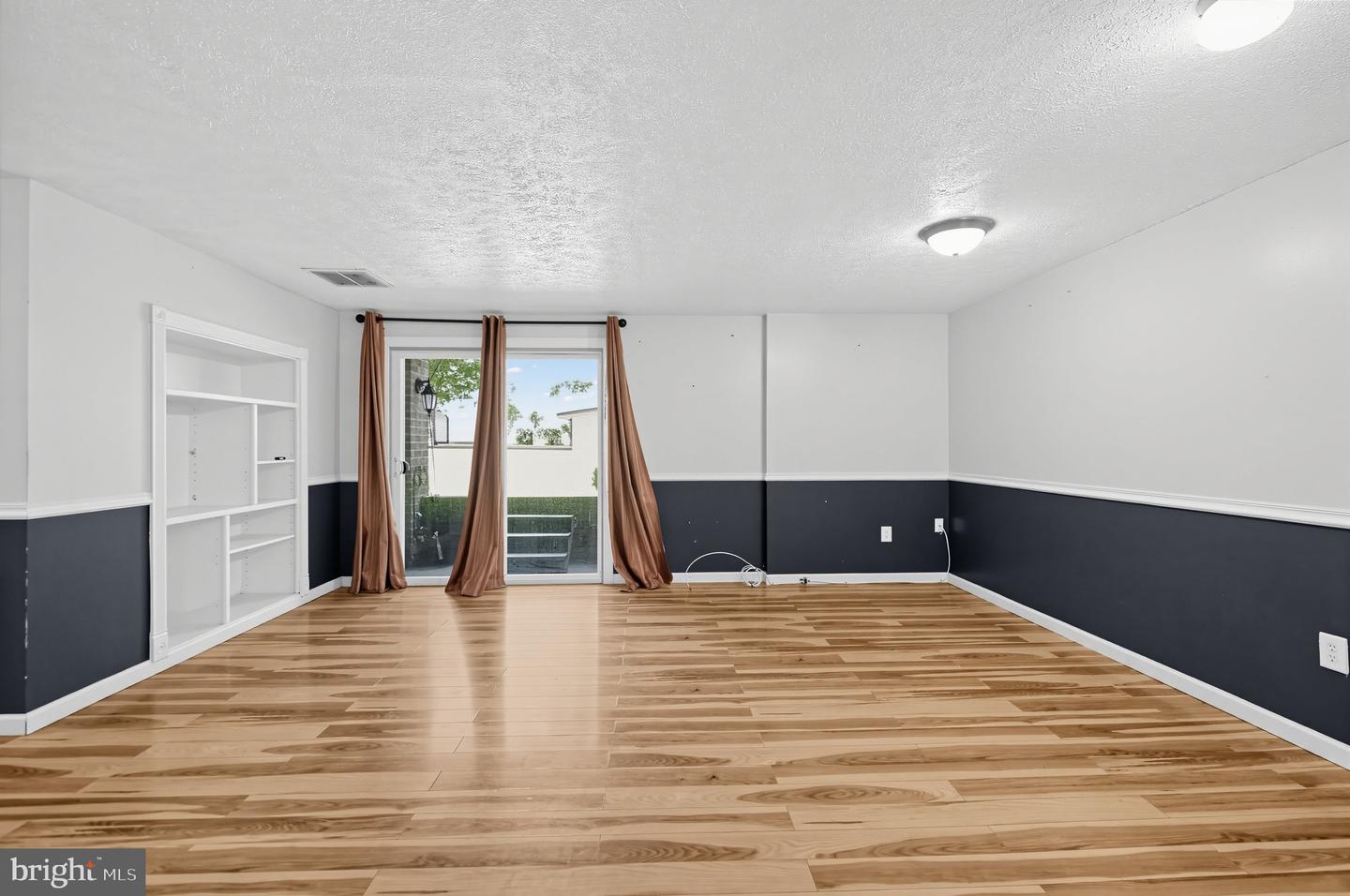 803 Stratford Way #b Property Photo 6