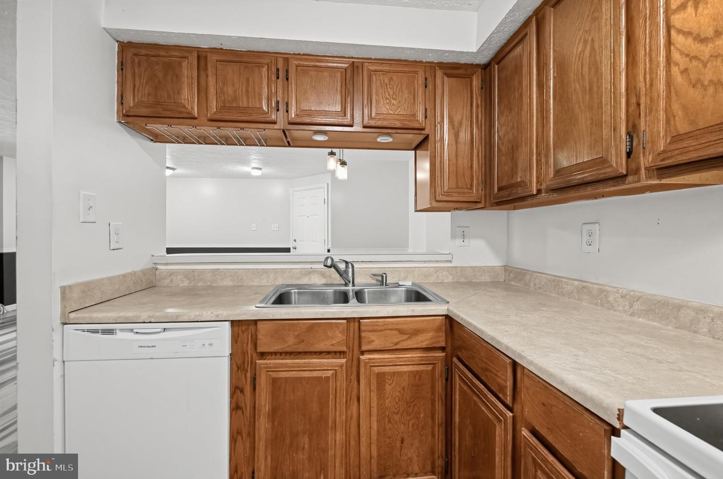 803 Stratford Way #b Property Photo 11