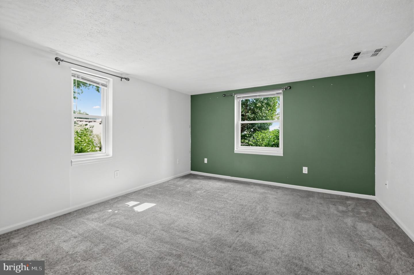 803 Stratford Way #b Property Photo 12