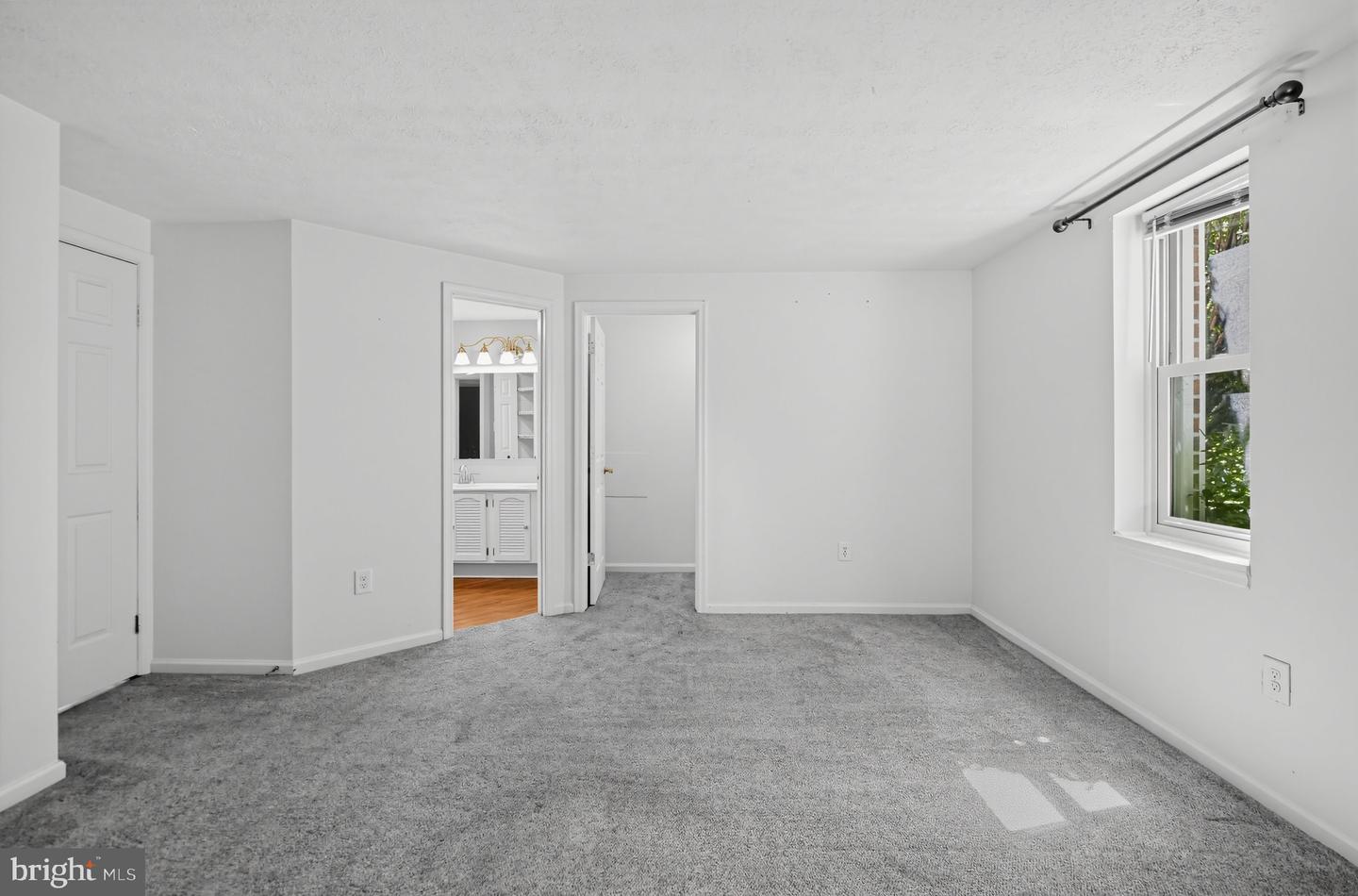 803 Stratford Way #b Property Photo 14