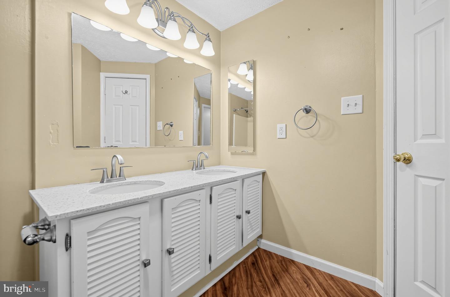 803 Stratford Way #b Property Photo 17