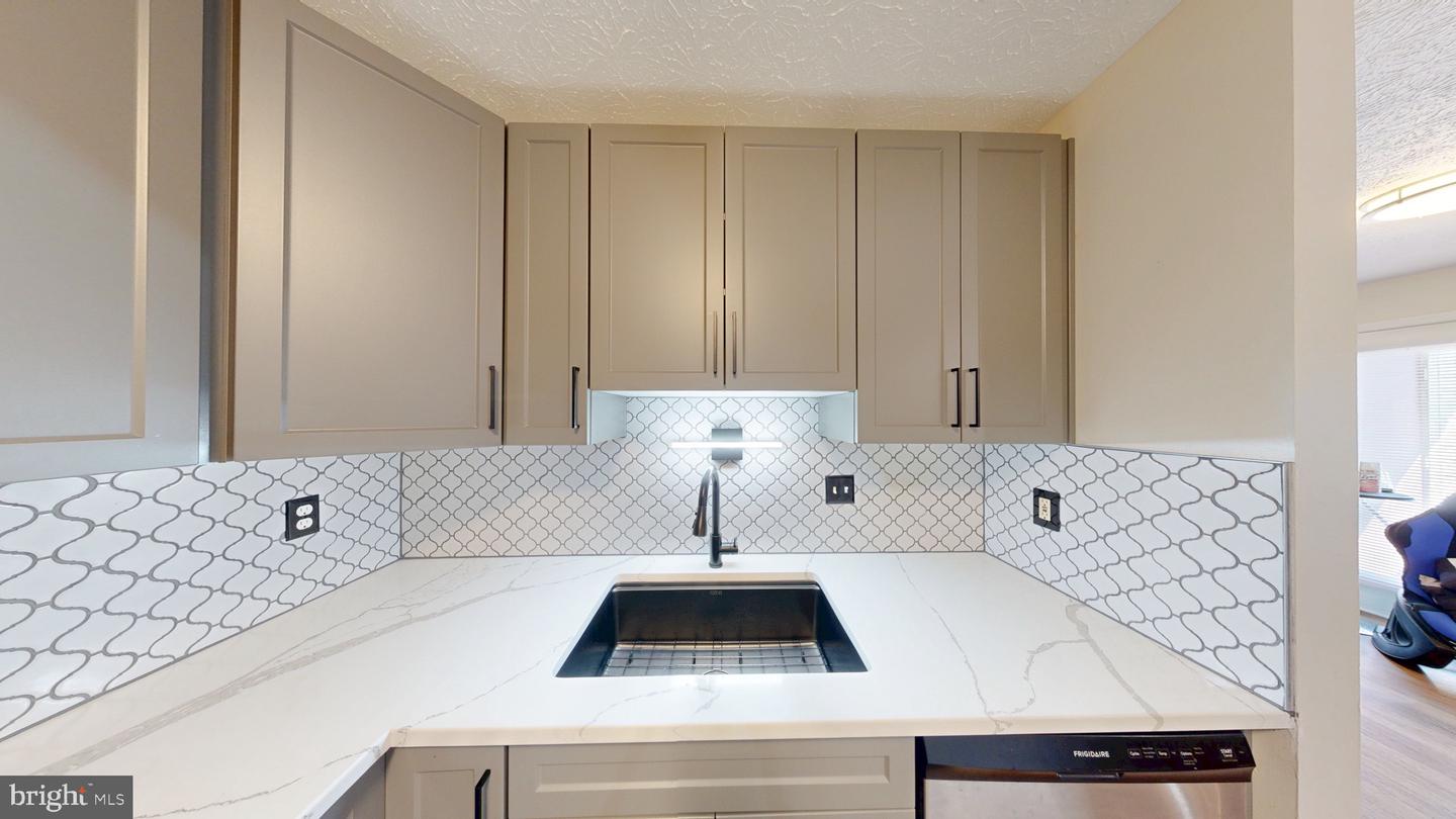 2106 Whitehall Rd #1b Property Photo 4
