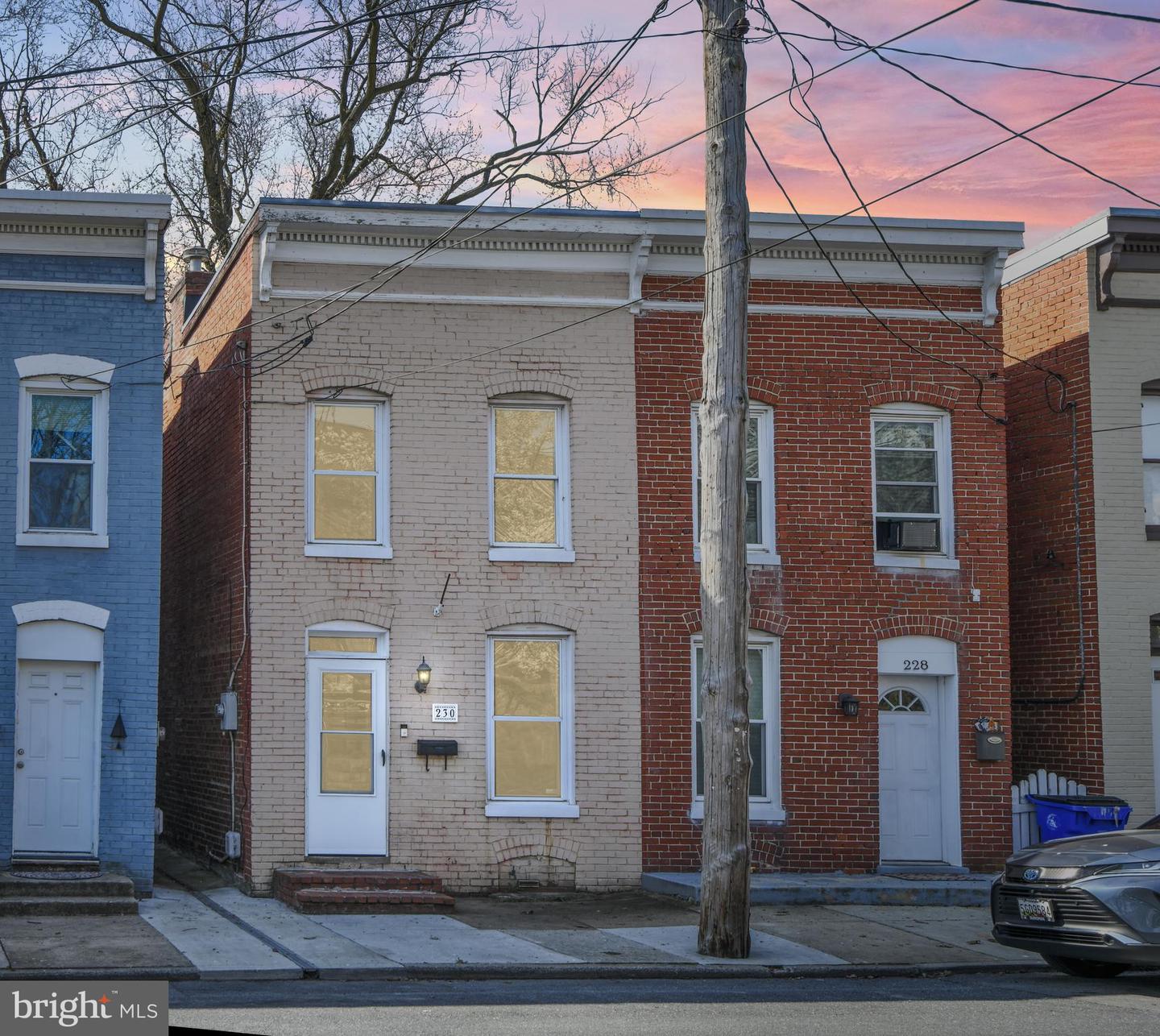 230 E 5th St Property Photo 21