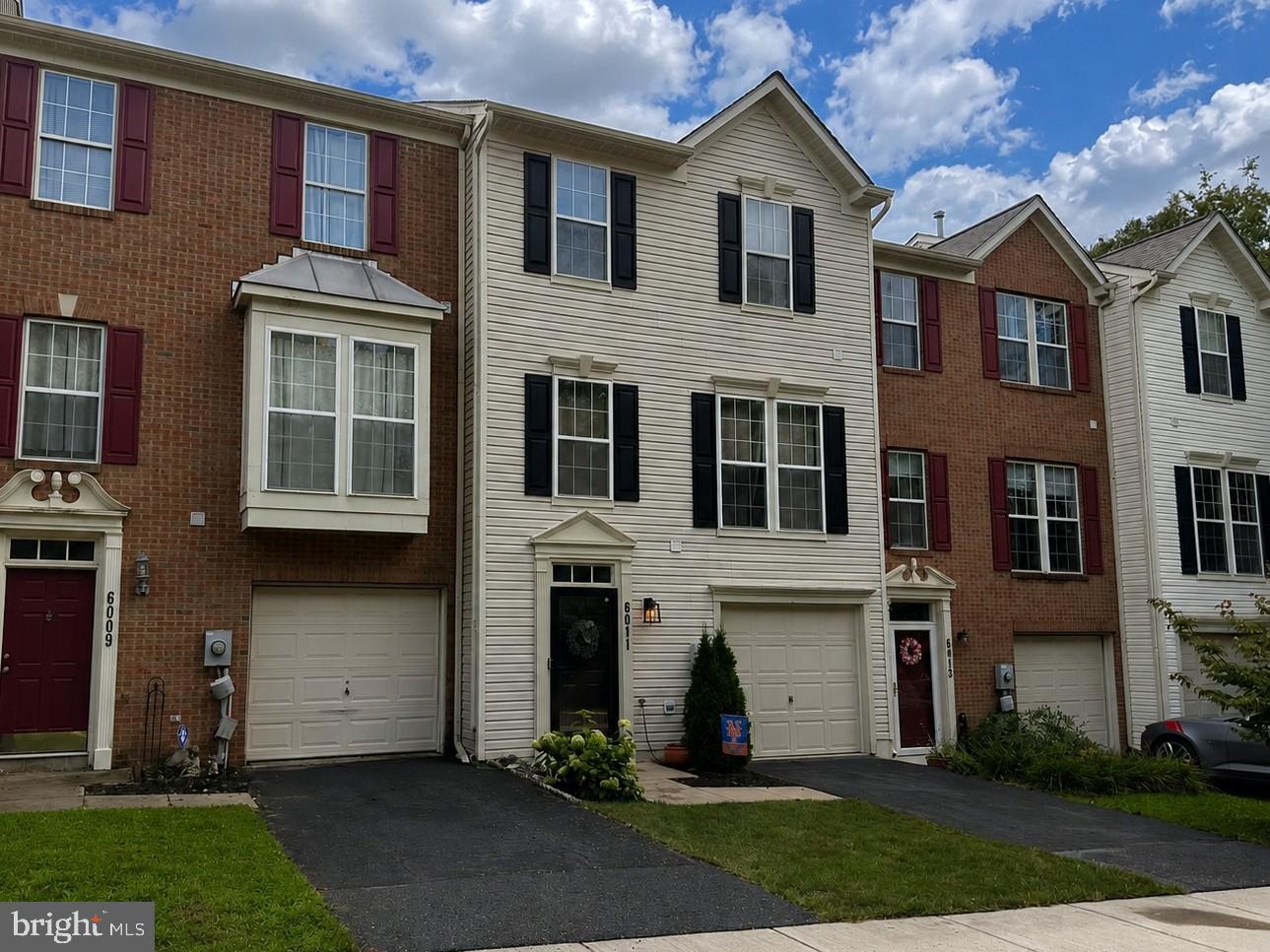 6011 Newport Ln Property Photo 1
