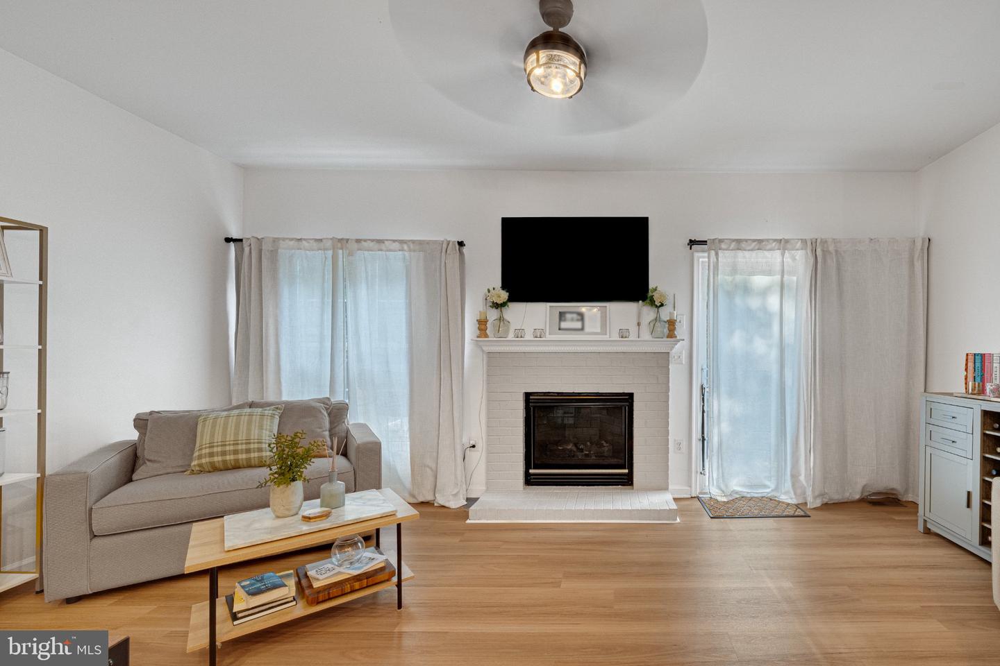 6011 Newport Ln Property Photo 8