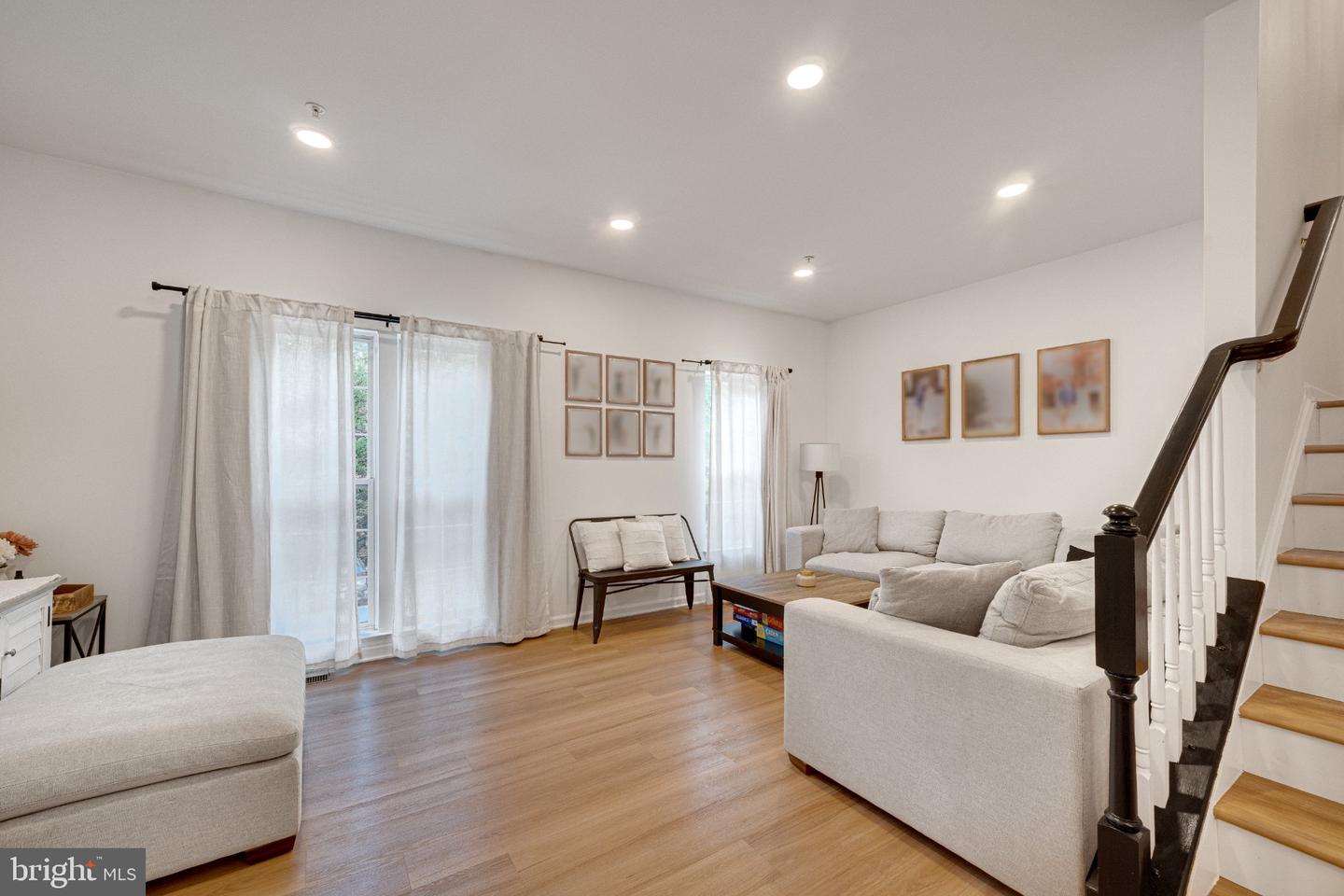 6011 Newport Ln Property Photo 10