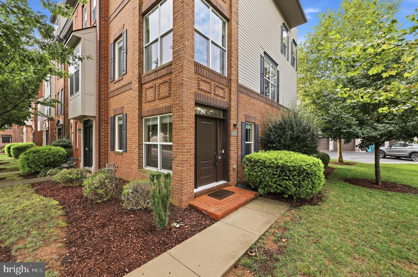 1402 Wheyfield Dr Property Photo 1