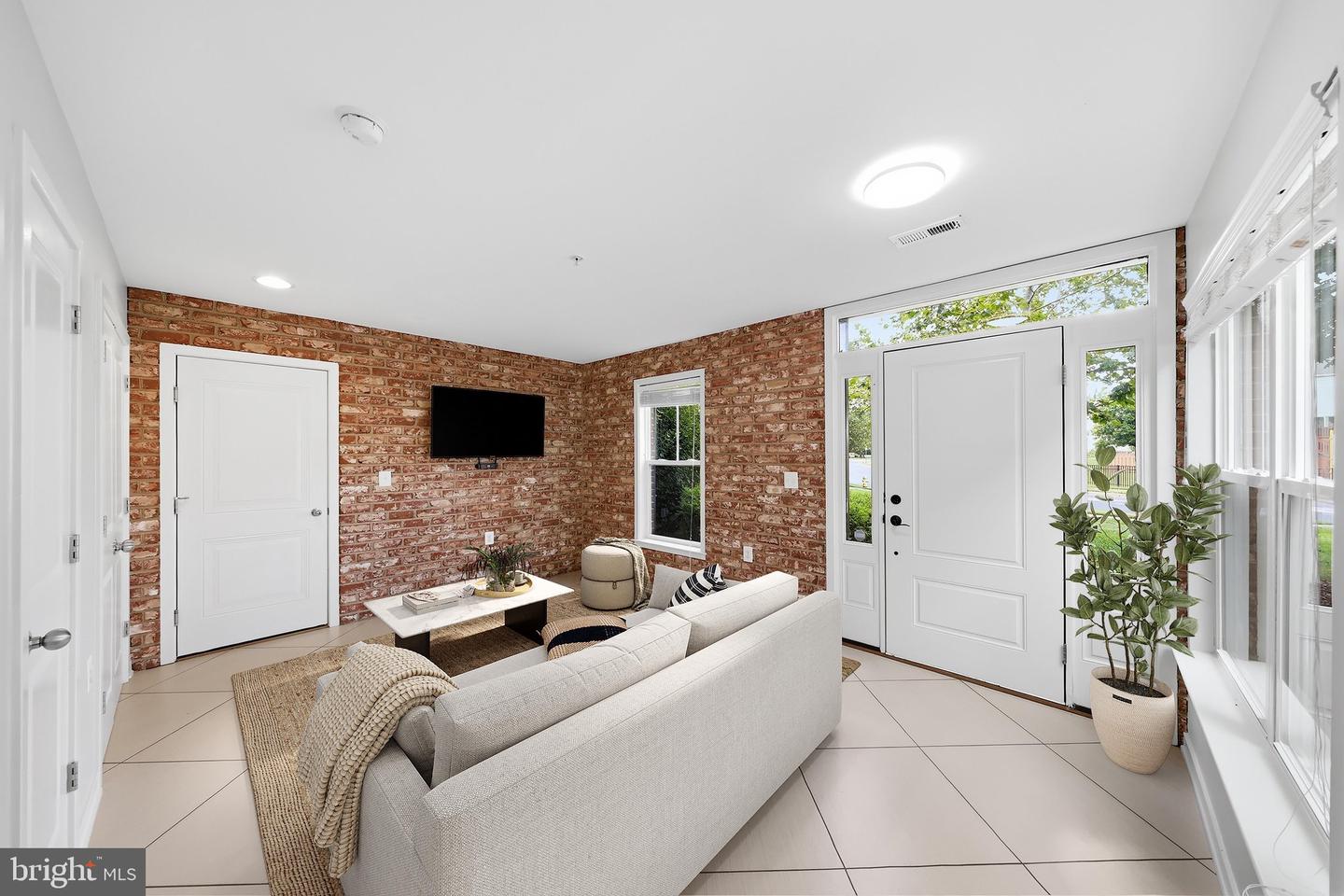 1402 Wheyfield Dr Property Photo 4