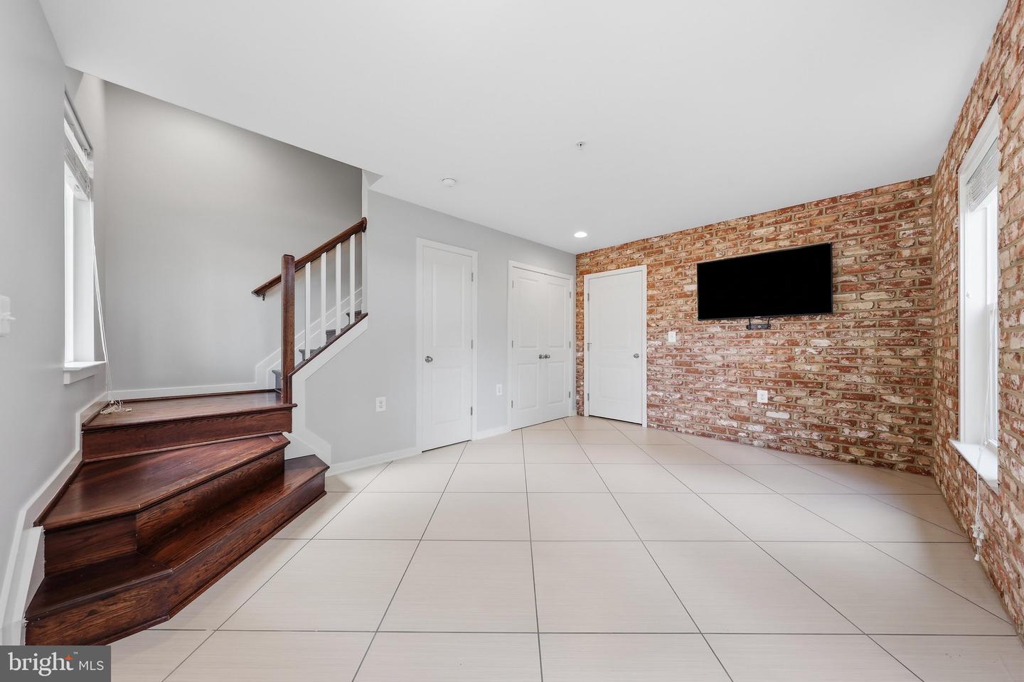 1402 Wheyfield Dr Property Photo 6