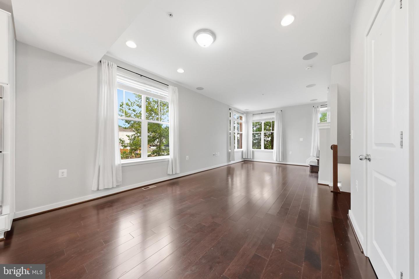 1402 Wheyfield Dr Property Photo 12