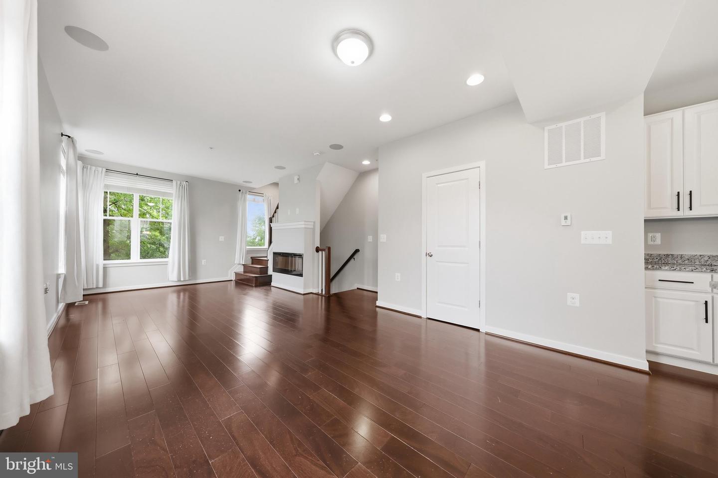 1402 Wheyfield Dr Property Photo 13