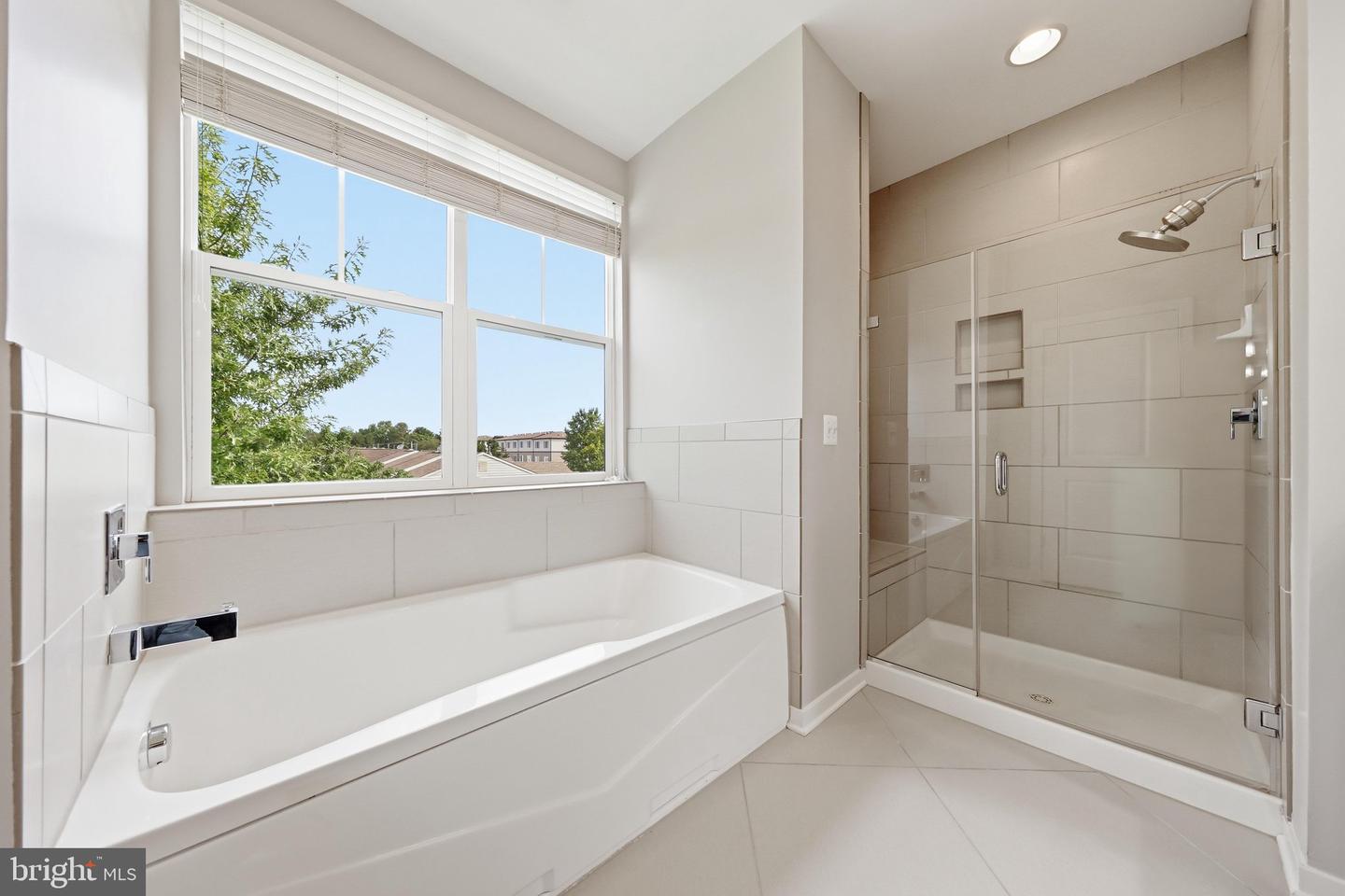1402 Wheyfield Dr Property Photo 34