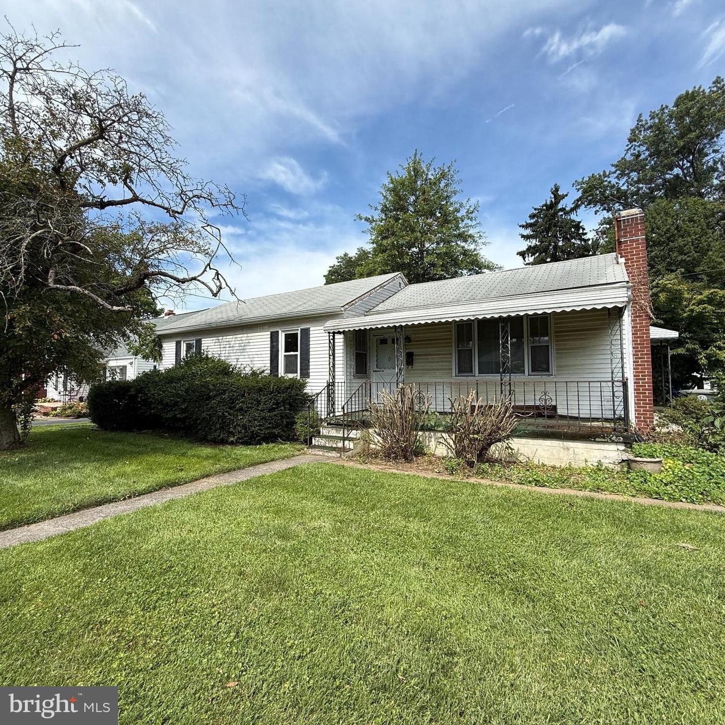 525 Grant Pl Property Photo 1