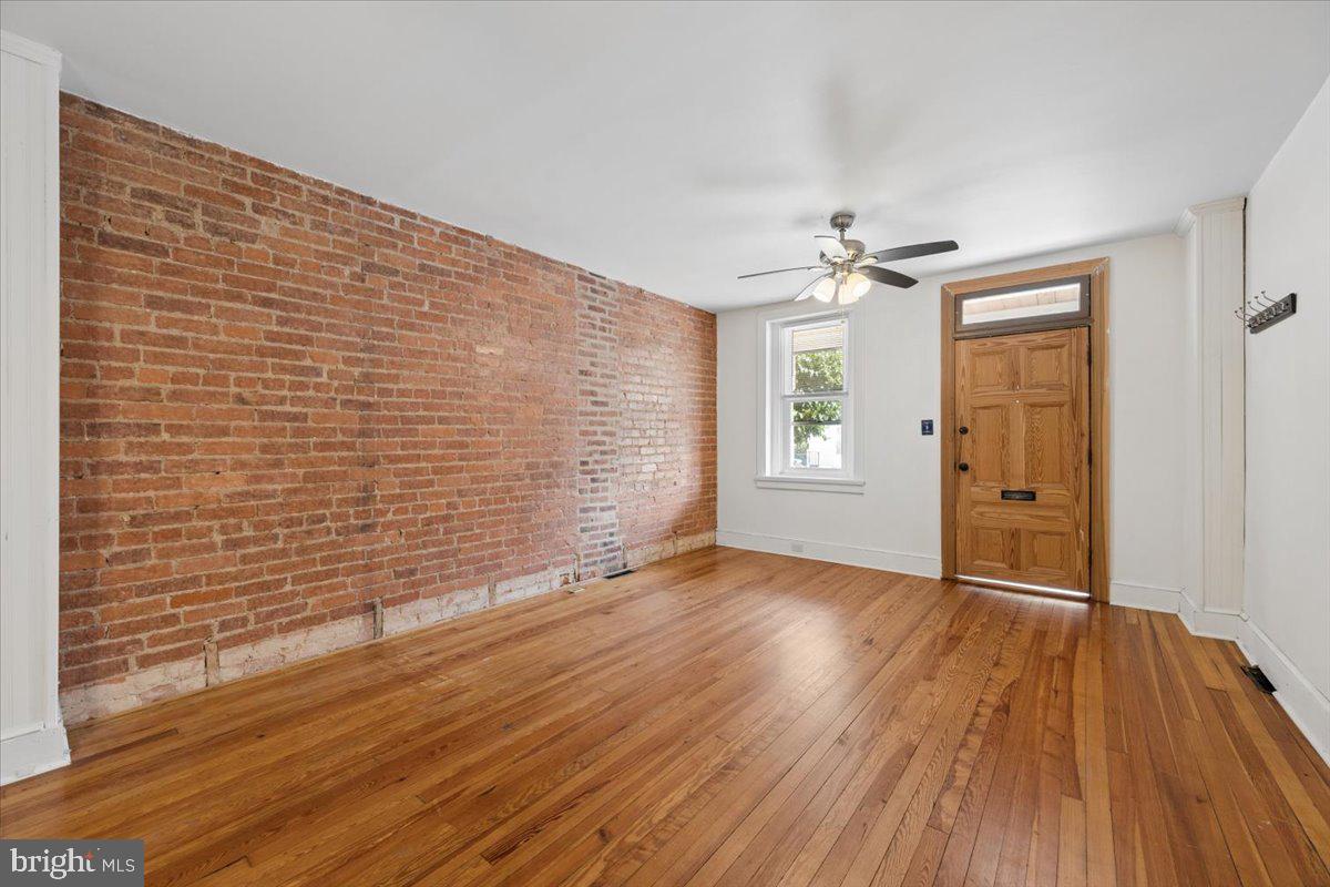 346 Madison St Property Photo 3