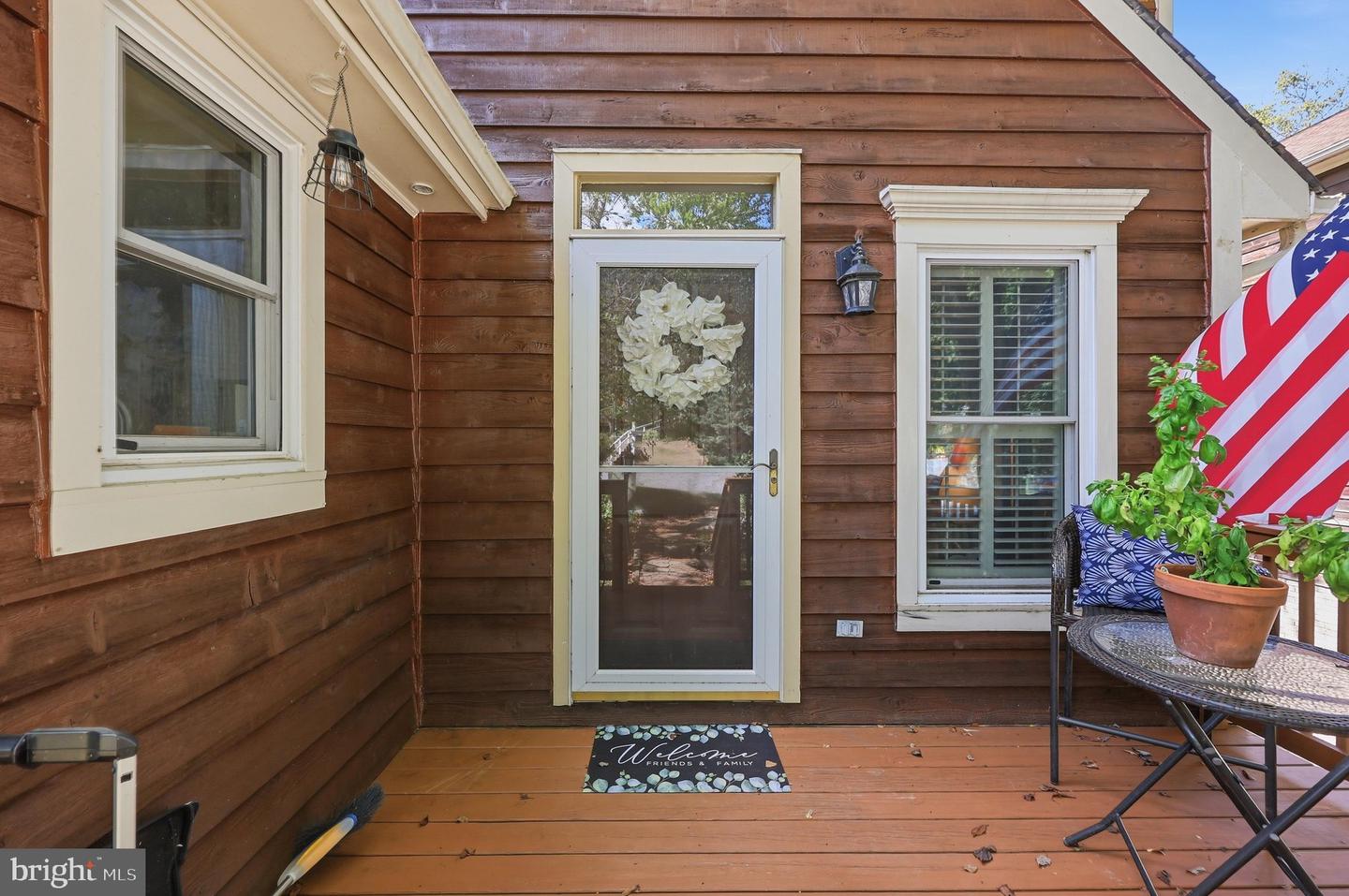 6582 Hemlock Point Rd Property Photo 3