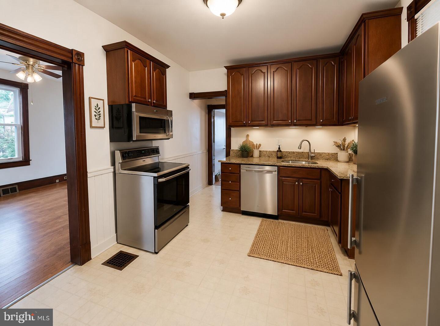 8 N Virginia Ave Property Photo 2