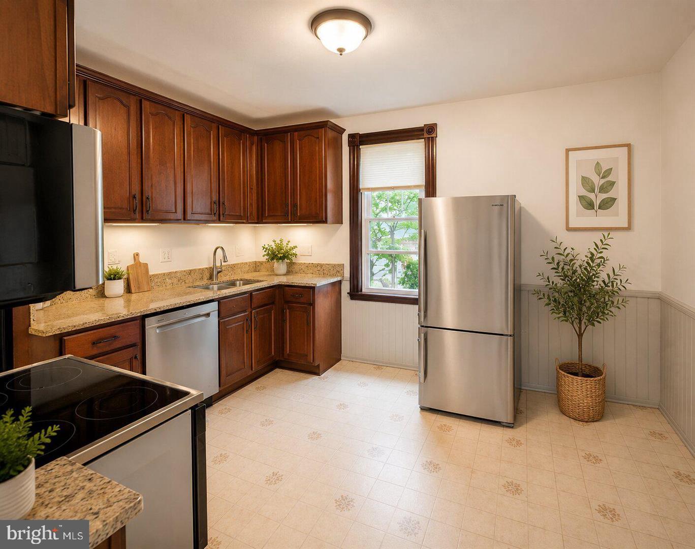 8 N Virginia Ave Property Photo 3
