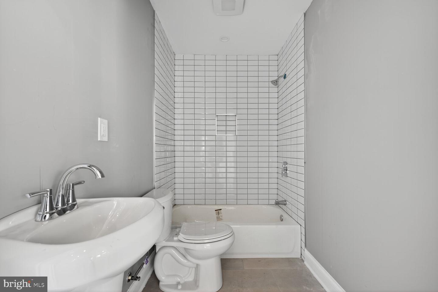 401 Linden Ave Property Photo 23