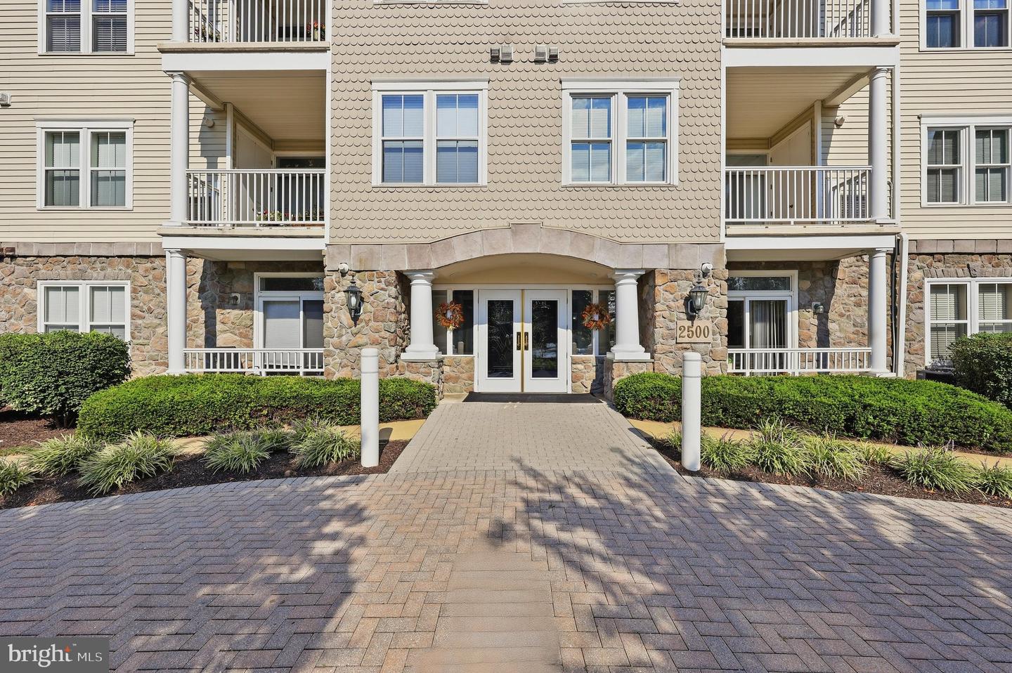 2500 Waterside Dr #316 Property Photo 2
