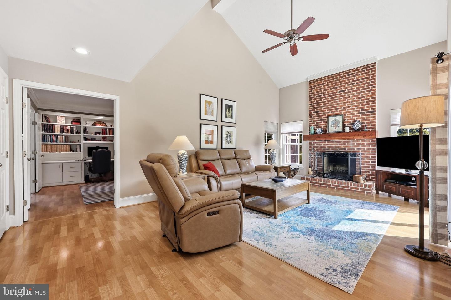 6913 Sovereign Pl Property Photo 19