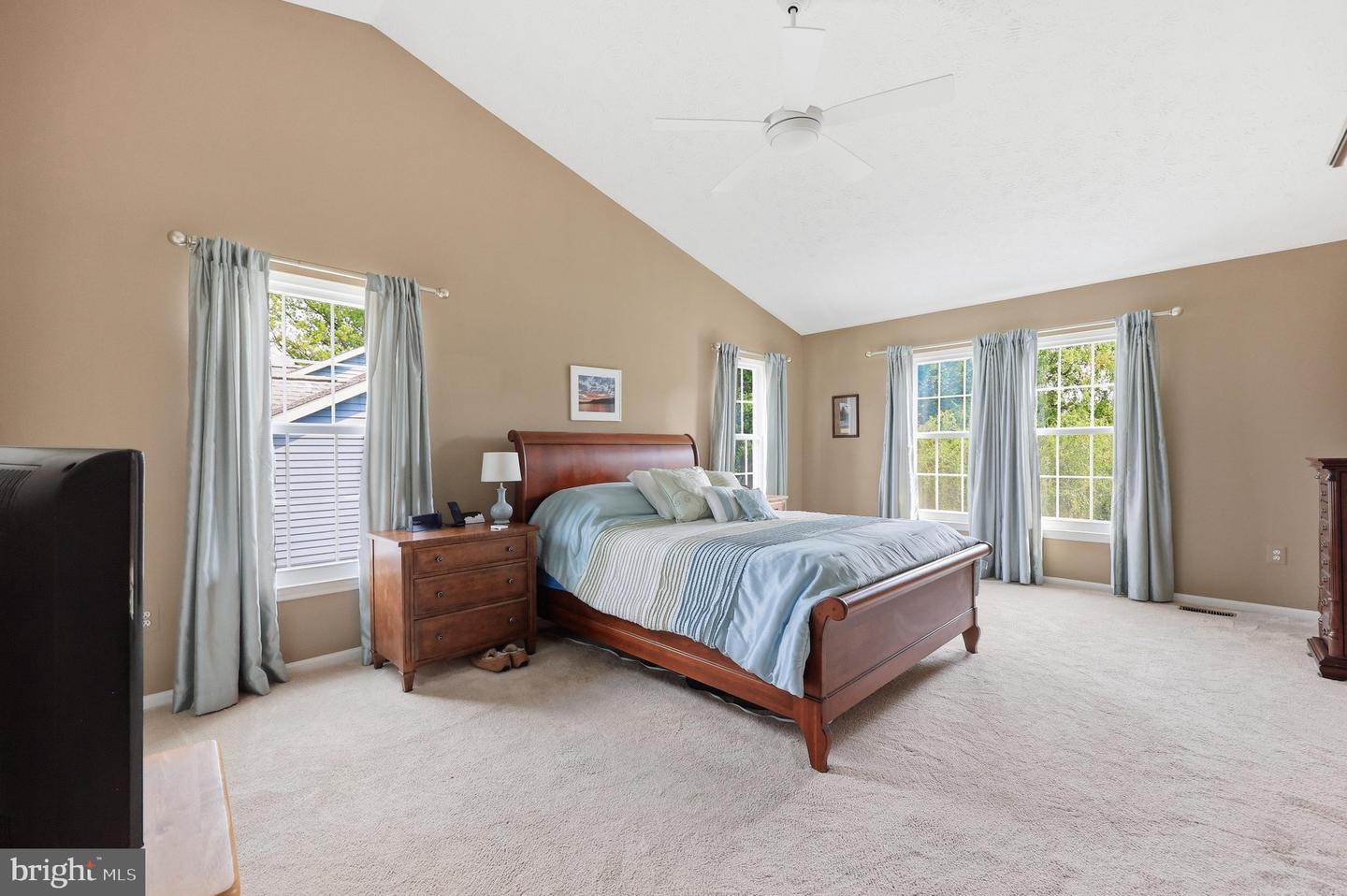 6913 Sovereign Pl Property Photo 34