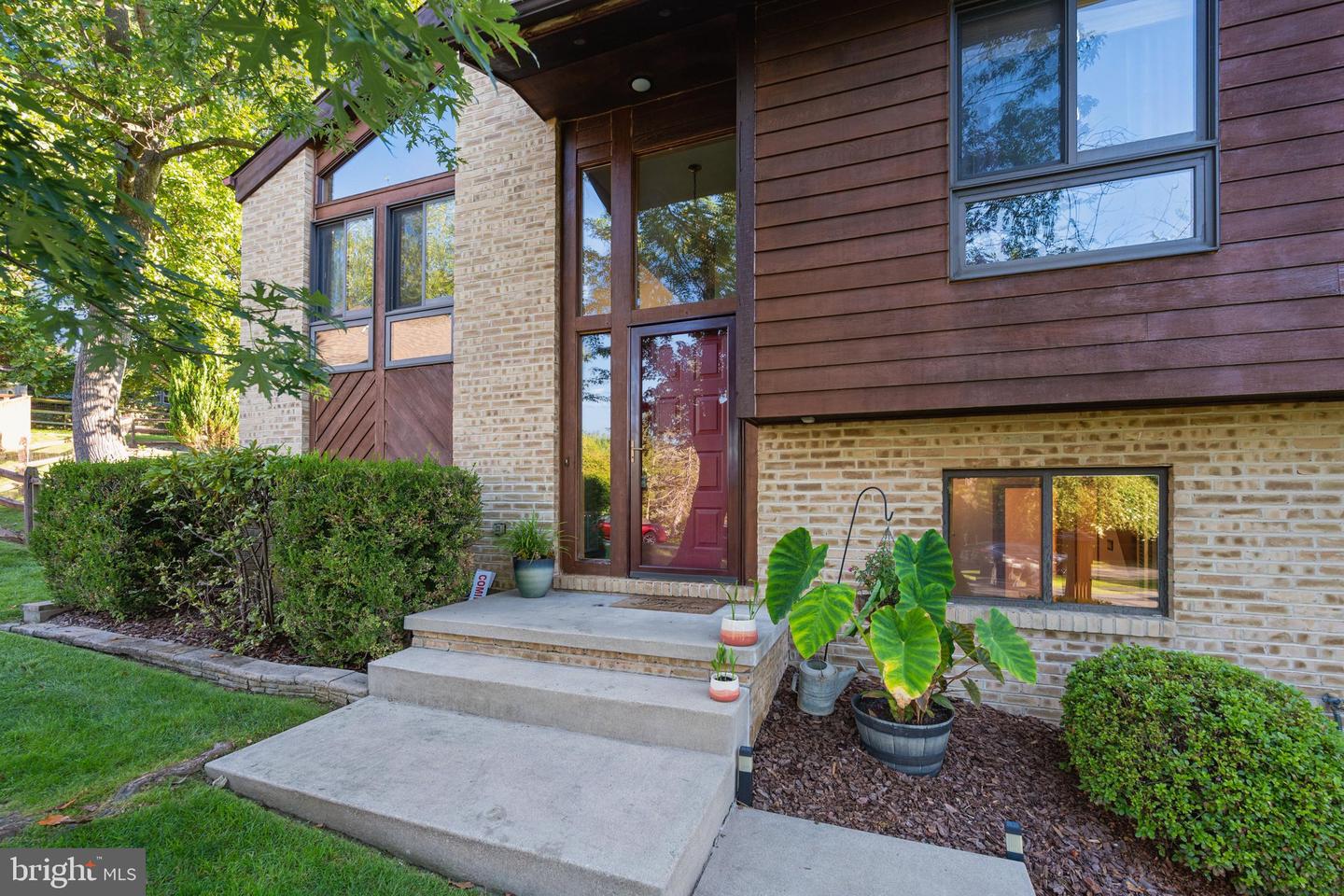 10206 Ladoga Pl Property Photo 2