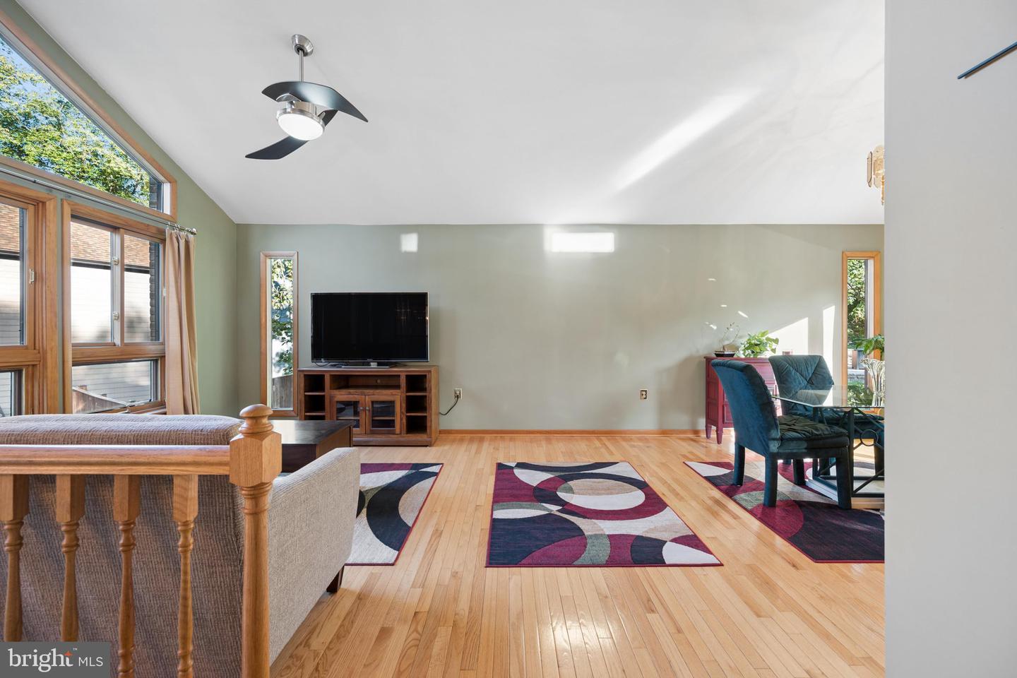 10206 Ladoga Pl Property Photo 4