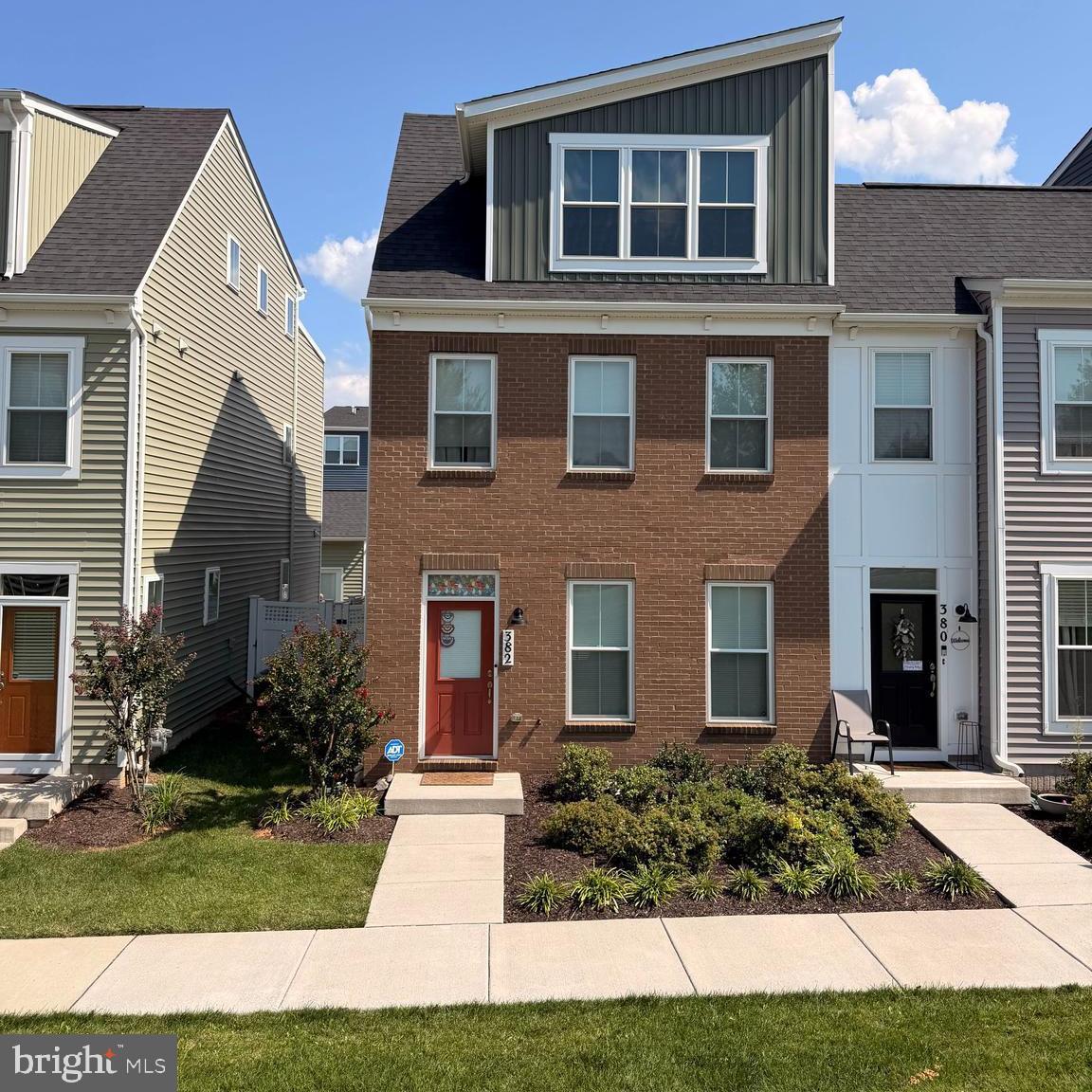 382 WAVERLEY DR